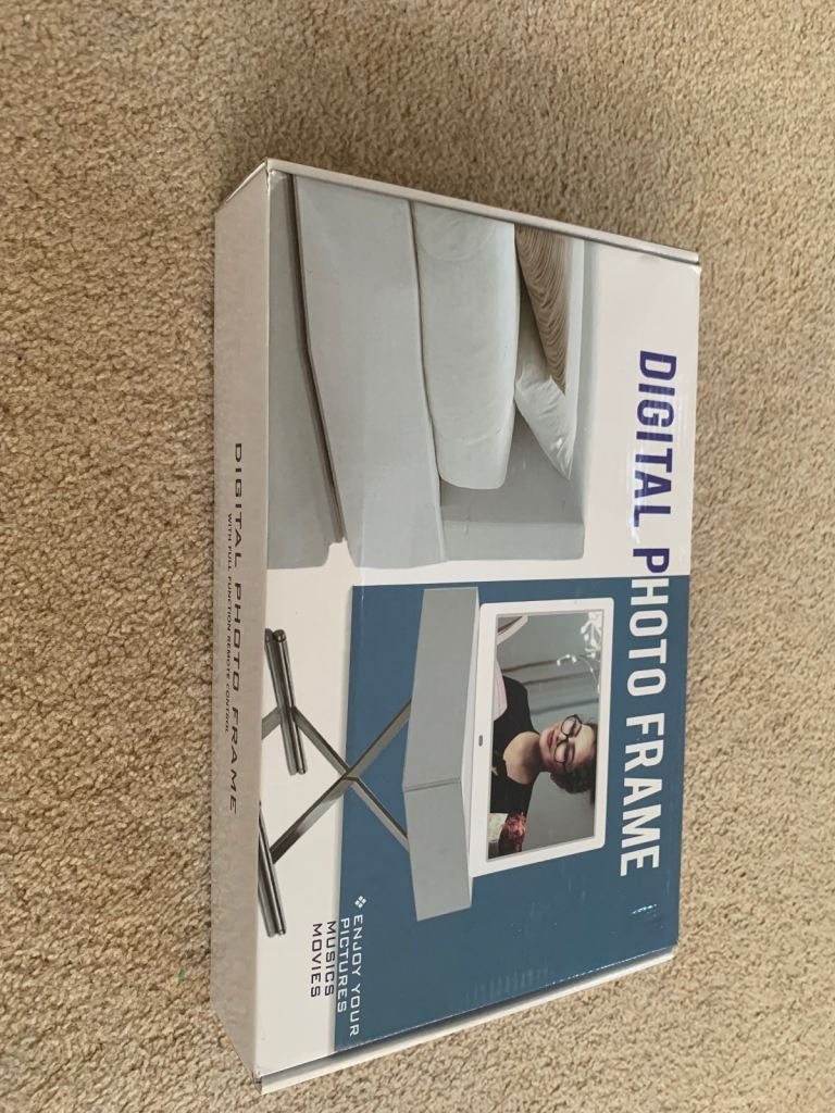 Digital photo frame, just used once, as good as new