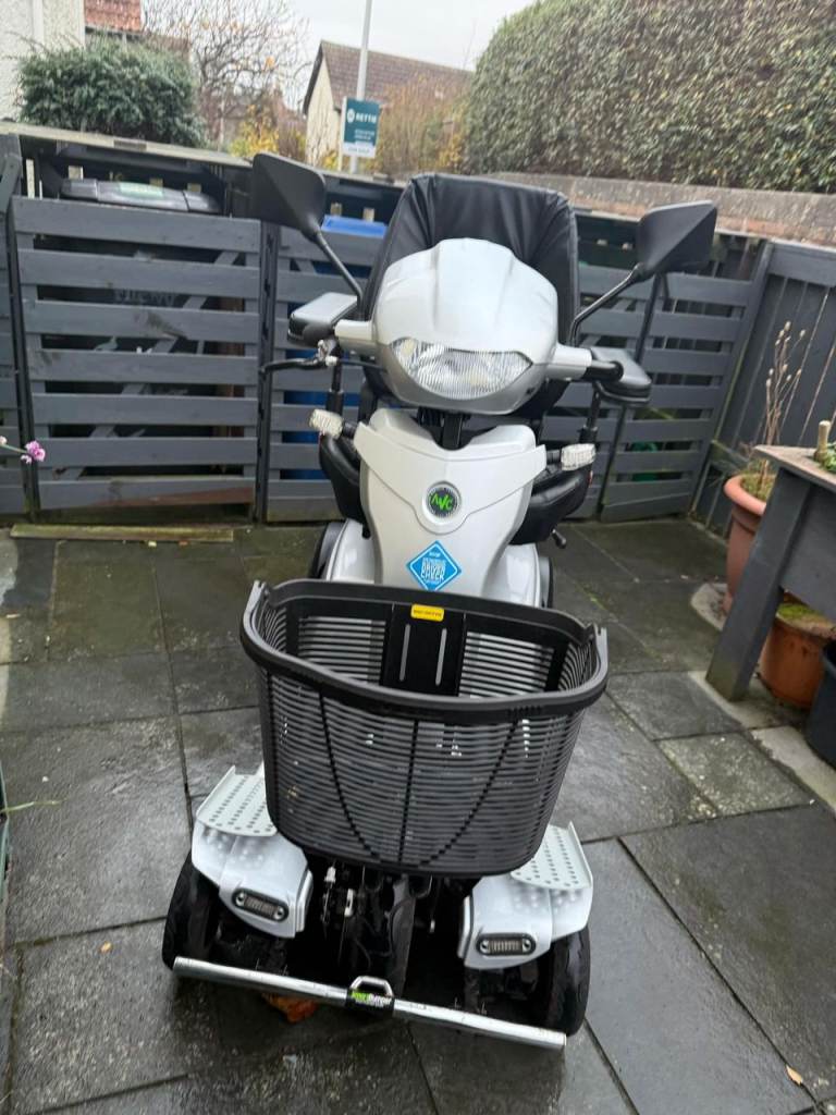 Large quingo mobility scooter