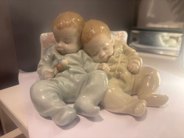 Lladró #5772 ~ Little Dreamers - Figurine without box - Retired