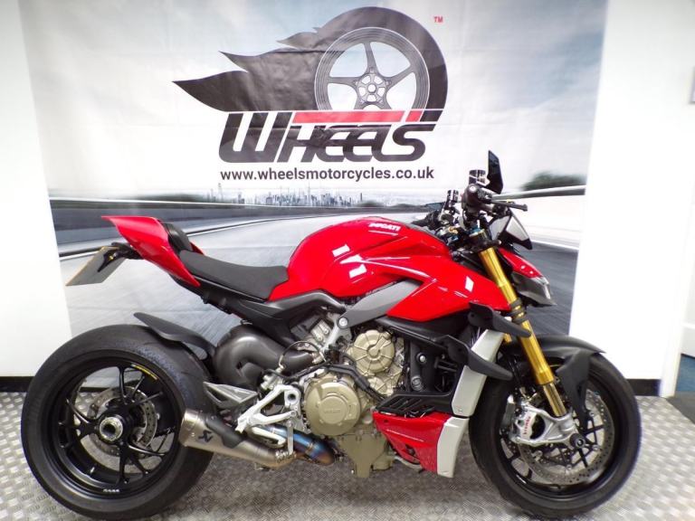 2022 DUCATI STREETFIGHTER V4S WITH ONLY 4062 MILES FROM NEW