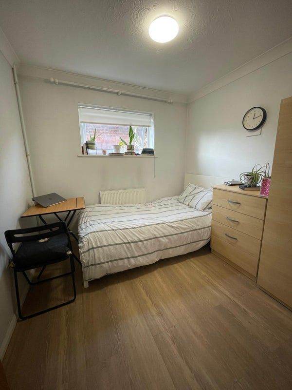 🌿Affordable Large Single Room in Canning Town | All bills including‼️
