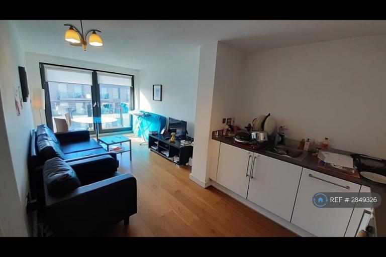 2 bedroom flat in High Street, Slough, SL1 (2 bed) (#2849326)