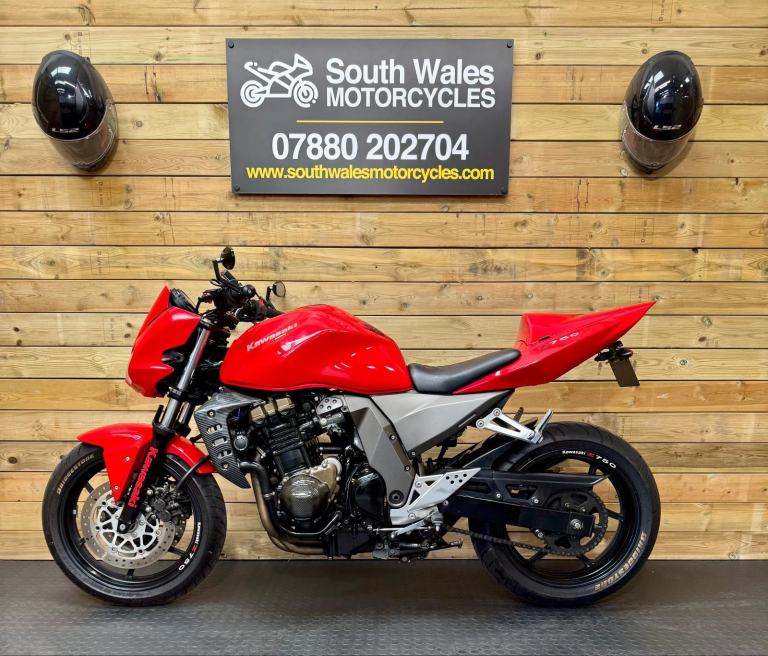 Kawasaki ZR750 Z750r : 2004 model : only 12,586 miles 