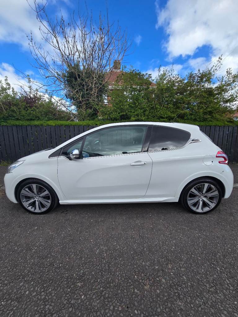 Peugeot, 208, Hatchback, 2014, Manual, 1560 (cc), 3 doors