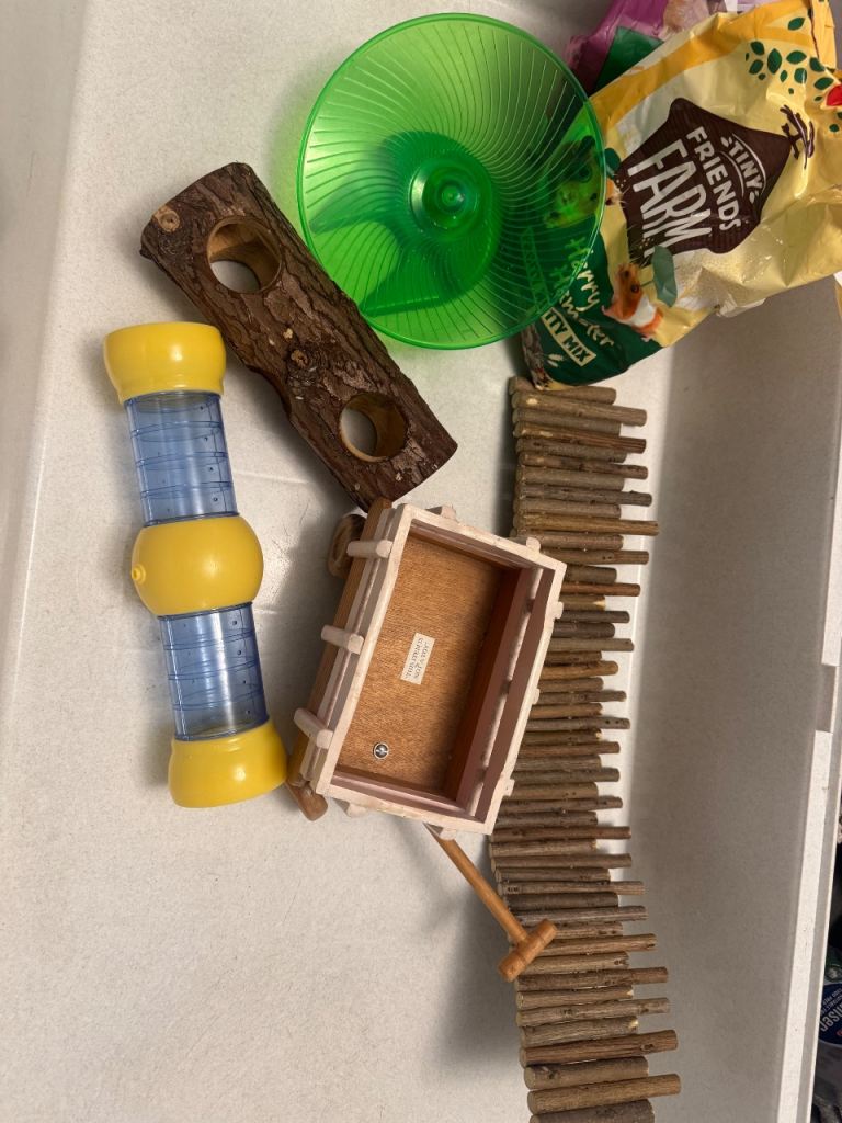 Extra large hamster/ rodent cage with accessories and food wheel tunnel 