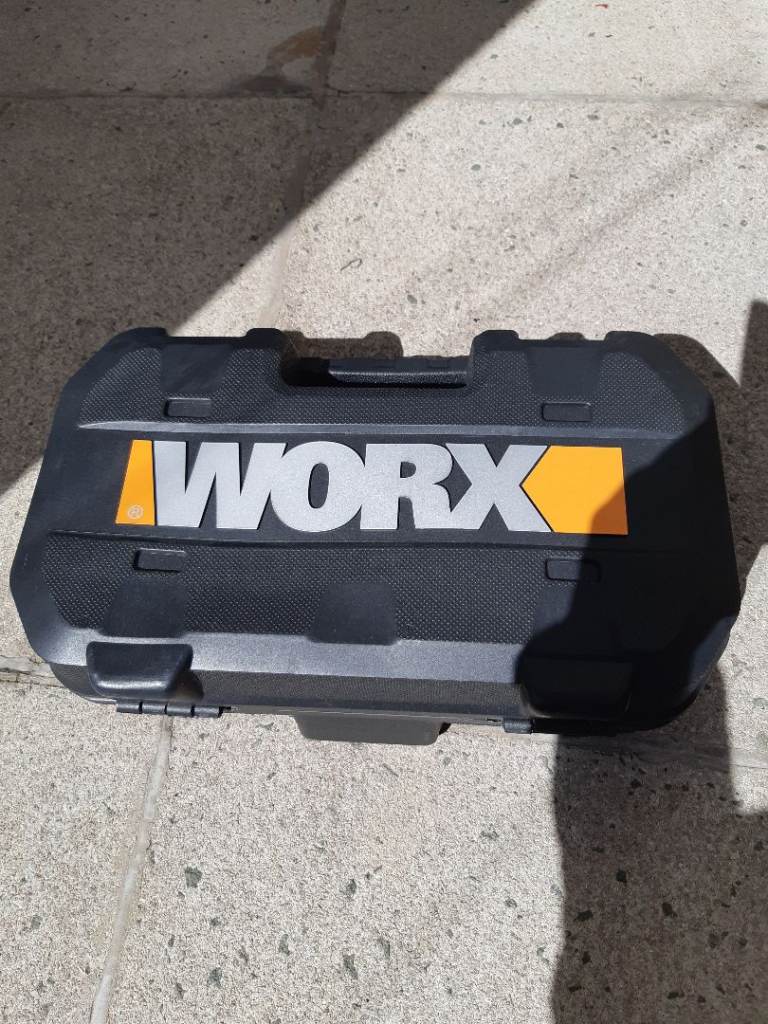 Worx small circular saw AS NEW + 3 CUTTING BLADES