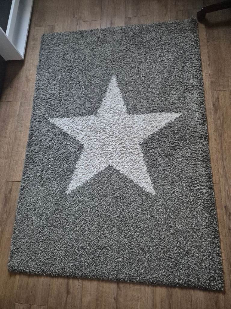 Benuta Graphic Star Grey Rug 120x170cm – Good Condition