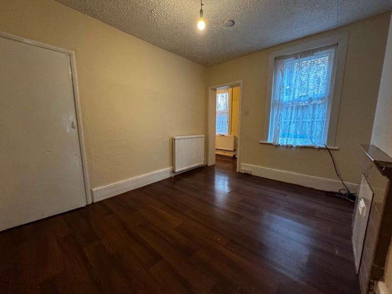 4 Bed Semi-Detached House, St. James’s Road, CR0