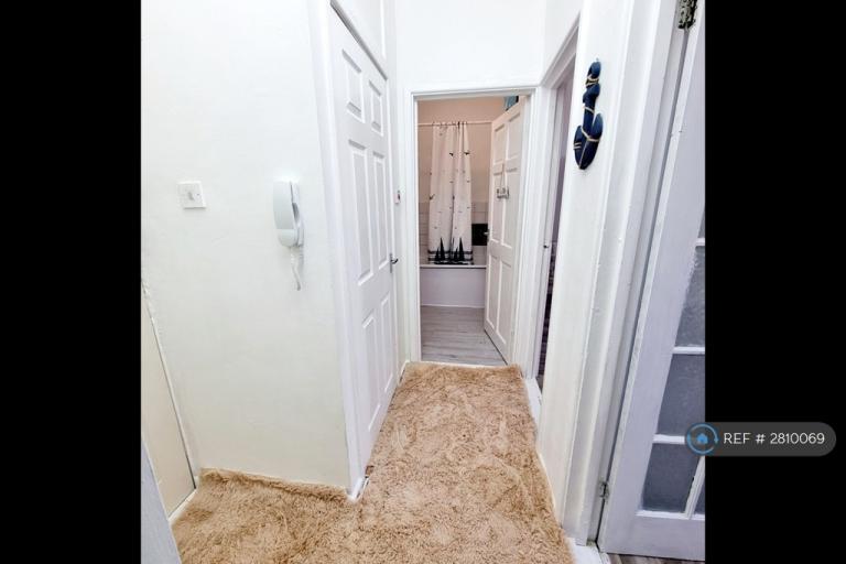 1 bedroom flat in Portobello Buildings, Walton On The Naze, CO14 (1 bed) (#2810069)