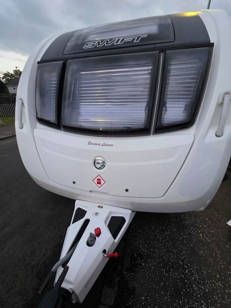 2014 Swift Challenger fixed bed 570 se 4 berth fully loaded extras stunning