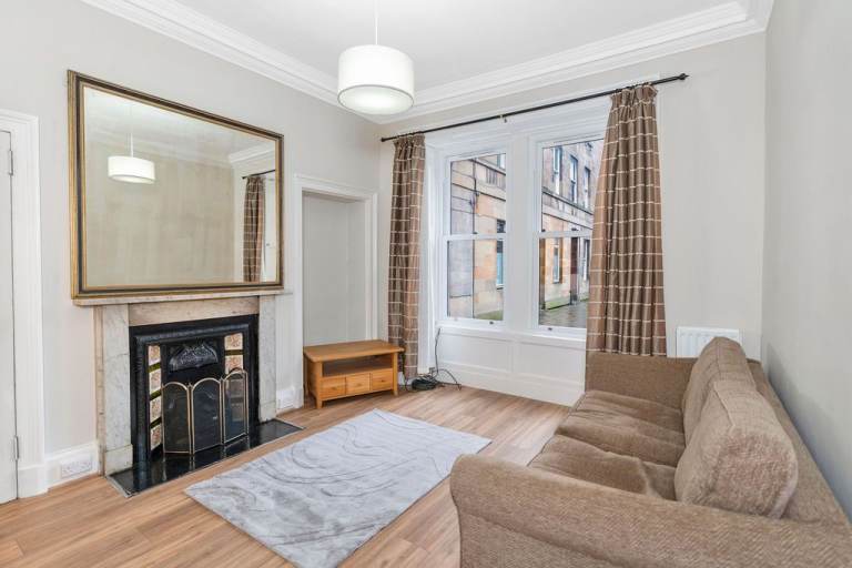 Beautiful, 1 bedroom flat with excellent storage, opposite the Meadows – available NOW