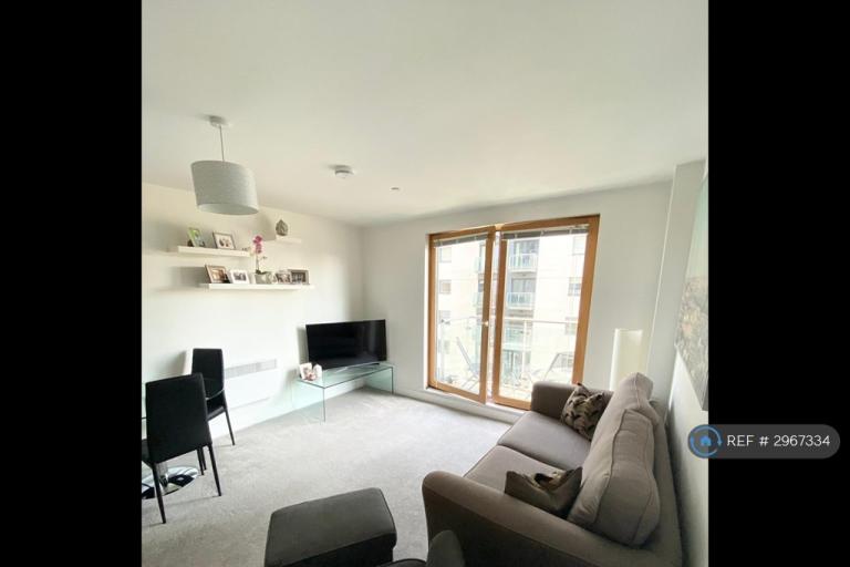 2 bedroom flat in Cypress Place, Manchester, M4 (2 bed) (#2967334)