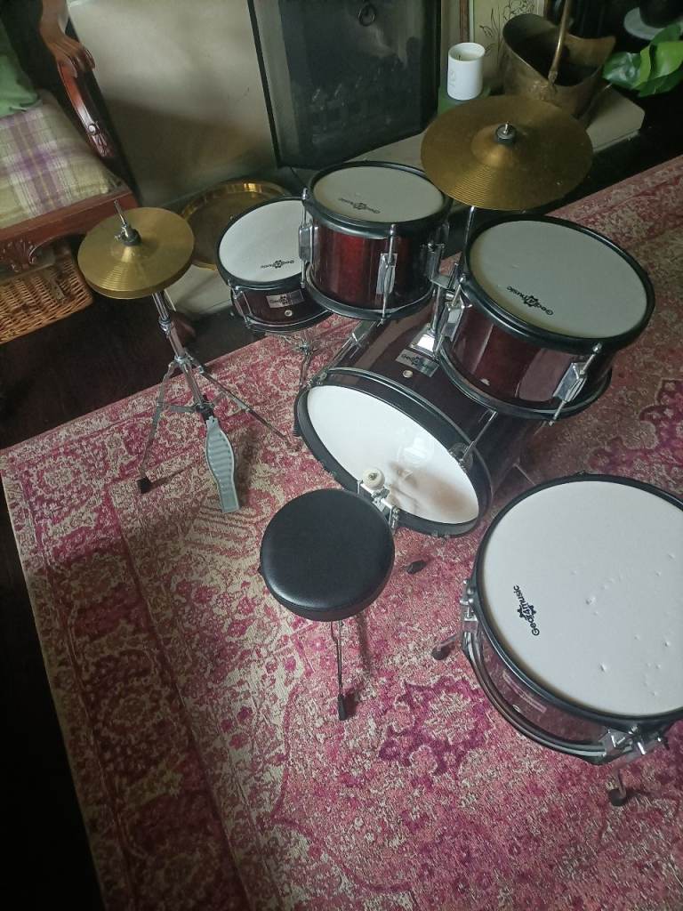 Kids drum kit Gear4music