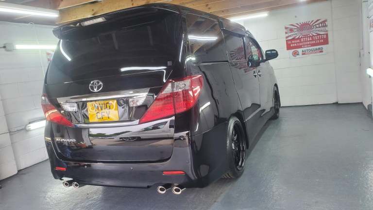 Toyota Alphard 2.4 black automatic 8 seater sunroofs fresh japanese import 2010