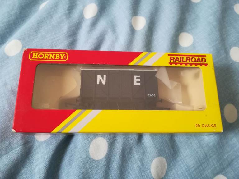 HORNBY R6422	CLOSED VAN N E 2606 'OO' GAUGE