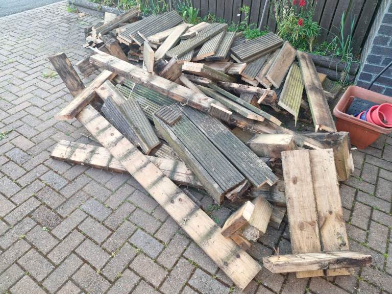 Free Fire wood - decking cuts