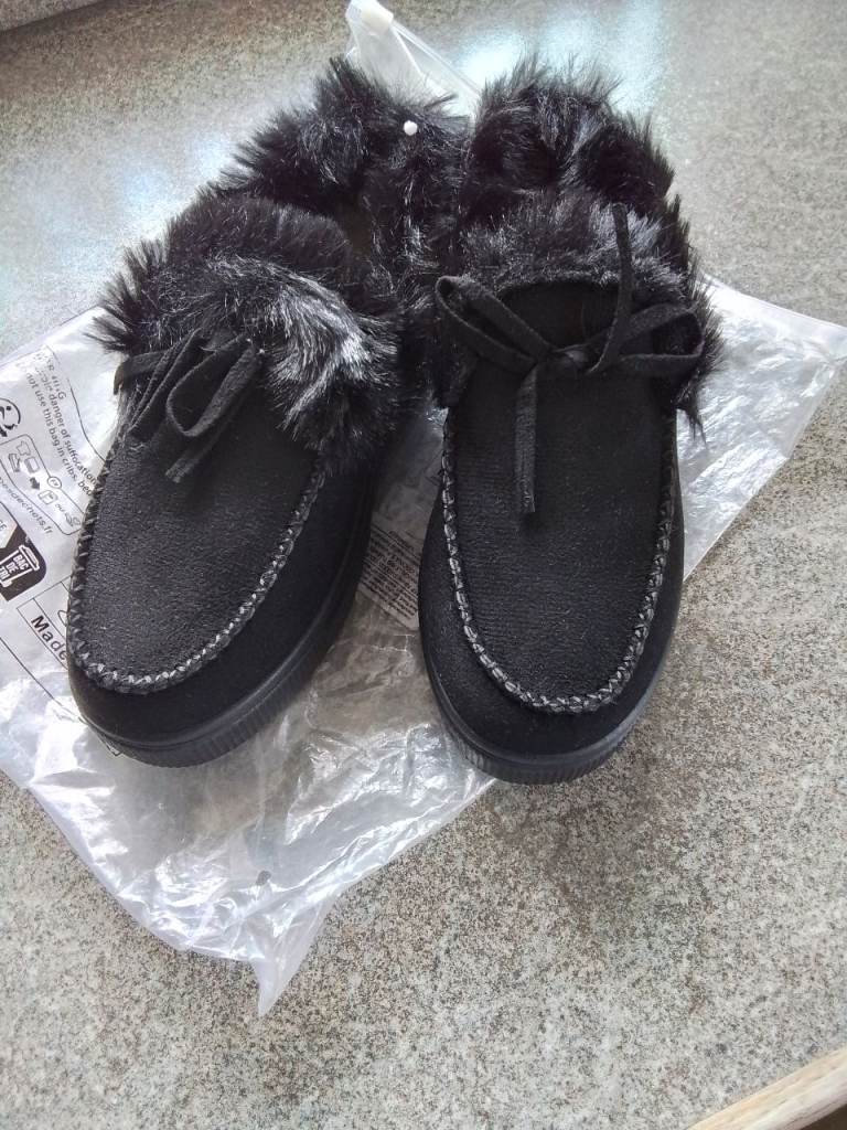New Black Faux Fur Lined Moccasin Slippers