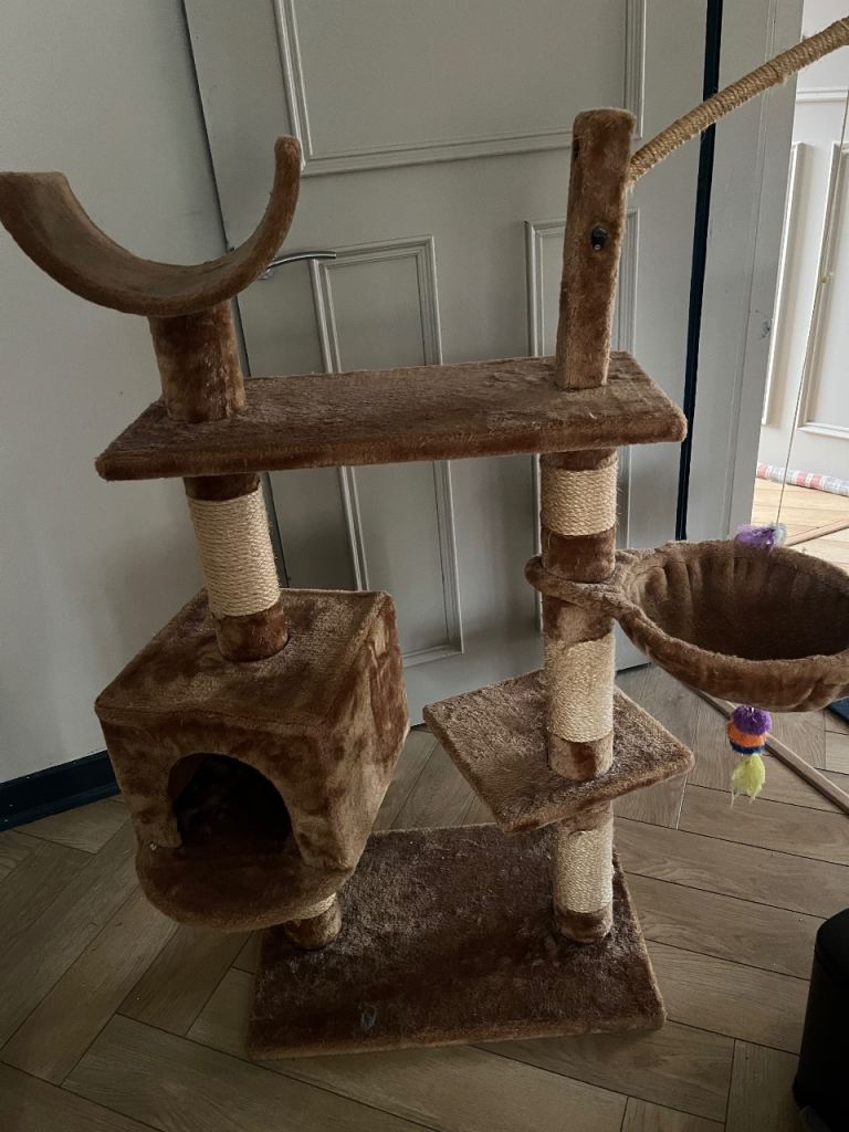 Cat tree