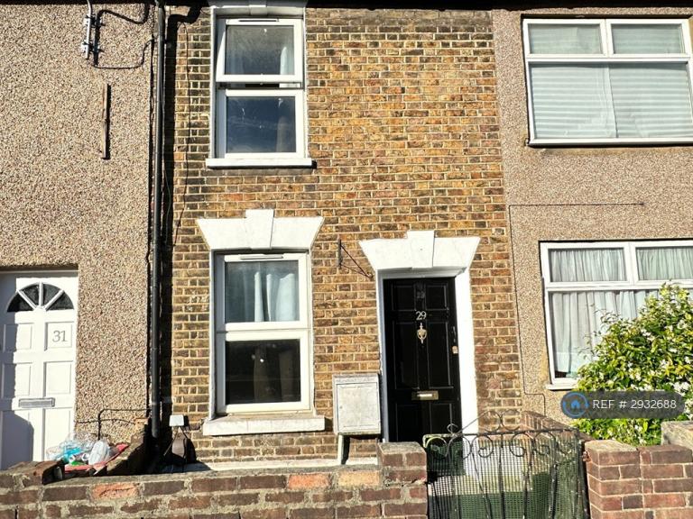 3 bedroom house in Kingsley Road, Hounslow, TW3 (3 bed) (#2932688)