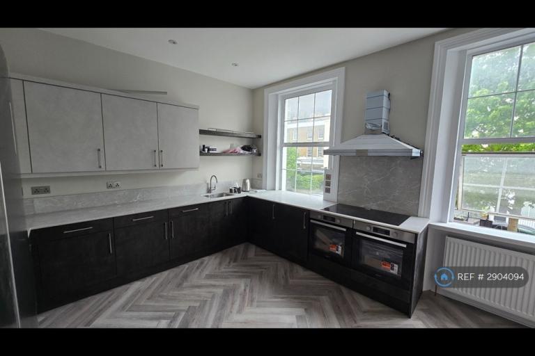 1 bedroom in Blenheim Terrace, London, NW8 (#2904094)