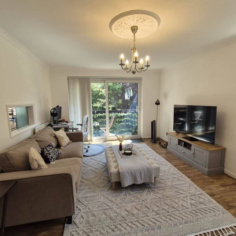 Perfect 3 bedroom house for long term rent located near tube in Walthamstow!