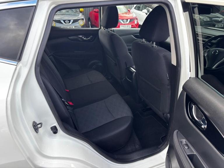 2016 Nissan Qashqai 1.2 DiG-T N-Connecta 5dr HATCHBACK PETROL Manual