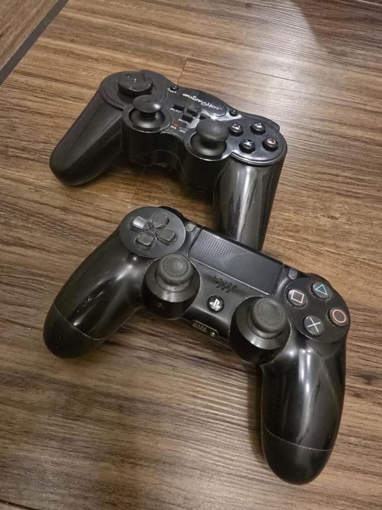 Official Sony DualShock 4 PlayStation 4 Wireless Controller (PS4) - V2