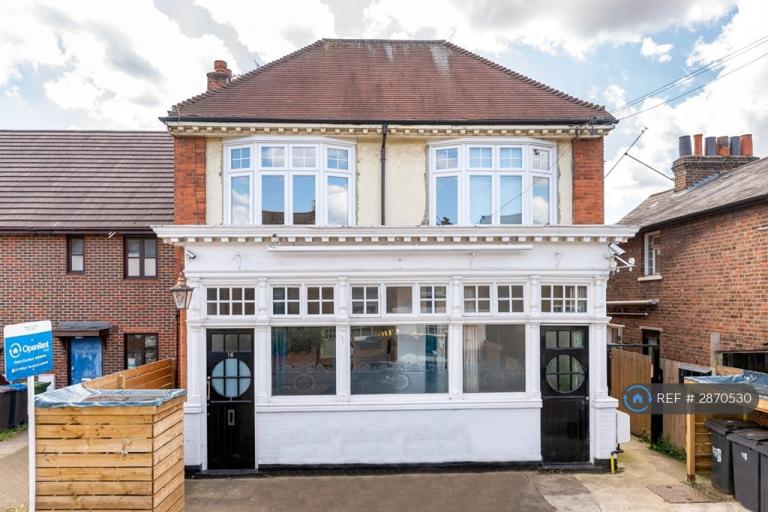 2 bedroom flat in Acre Road, Kingston Upon Thames, KT2 (2 bed) (#2870530)