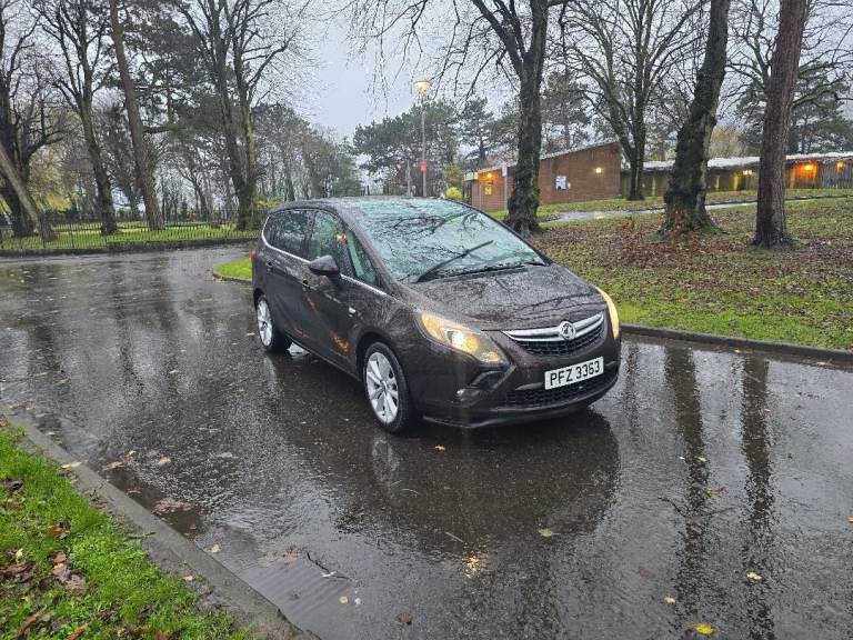 2013 Vauxhall Zafira tourer 2.0 diesel, Full year mot, low miles, top of the range