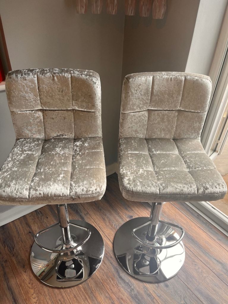Pair of Silver Crushed Velvet Bar Stools – Adjustable Height, Chrome Base