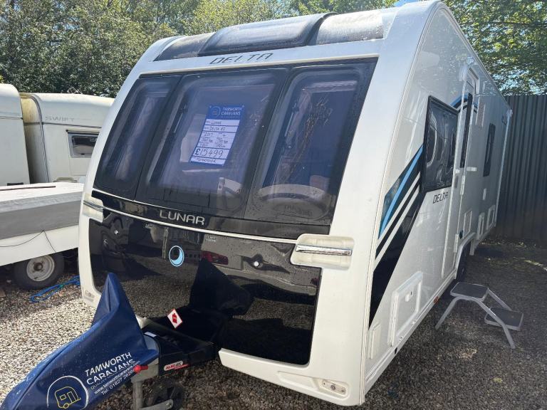 LUNAR DELTA RI -TWIN AXLE- FIXED ISLAND BED + CENTRE WASHROOM+ MOTORMOVER