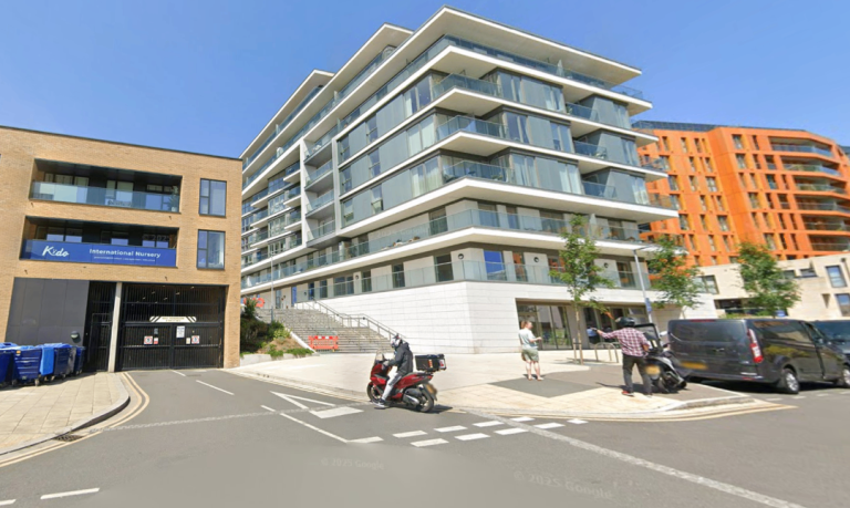 Shop /Office to Let - River Gardens - Royal Greenwich SE10 - 998 sqft
