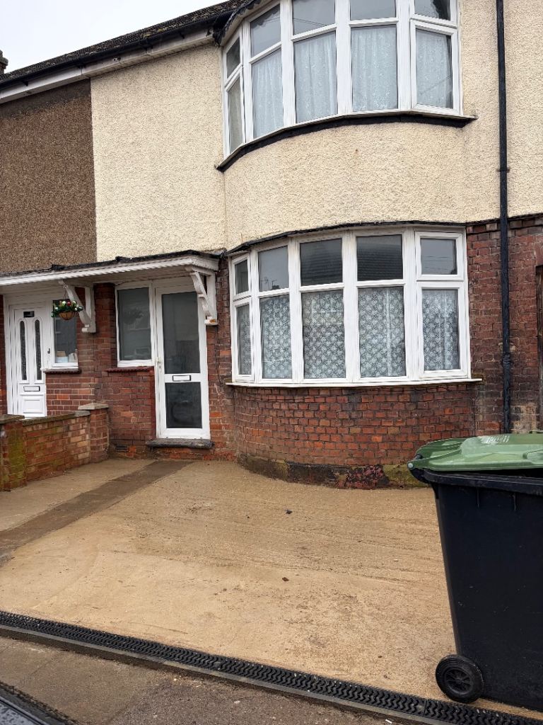 2 BED HOUSE FOR RENT PORTLAND RD LU48AY