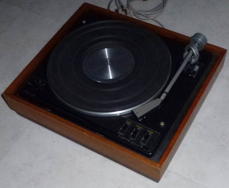 Garrard AP76 Turntable.