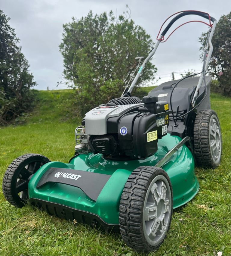 Qualcast 21” self propelled petrol lawnmower fantastic cond. serviced sharpened Briggs mower