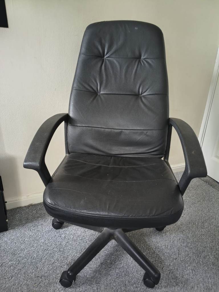 Black Office Chair – Fair Condition