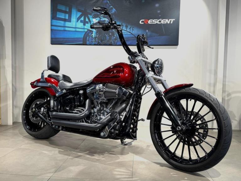 STUNNING EXAMPLE OF A SOFTAIL BREAKOUT WITH GREAT EXTRAS