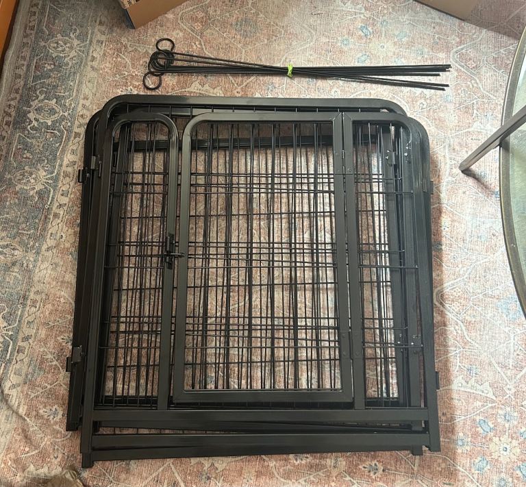 Indoor / outdoor dog pen 