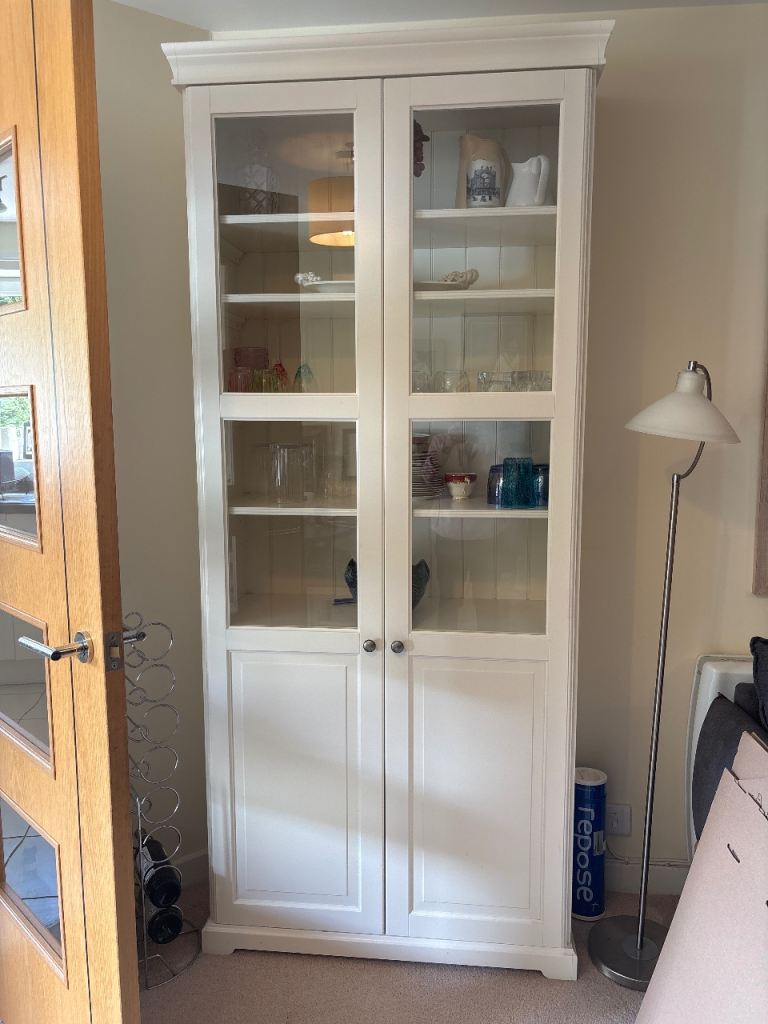 Good Condition White Wooden Display Cabinet with Glass Doors