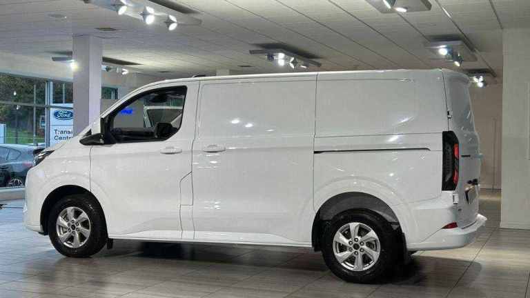  Ford Transit Custom 2.5 PHEV 232ps H1 Van Limited Auto Van Plug-In Hy Automatic