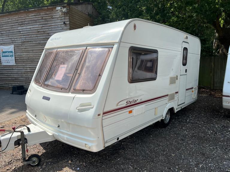 Lunar STELLAR 400 - 2002 - 2 BERTH - END KITCHEN - MOTOR MOVER
