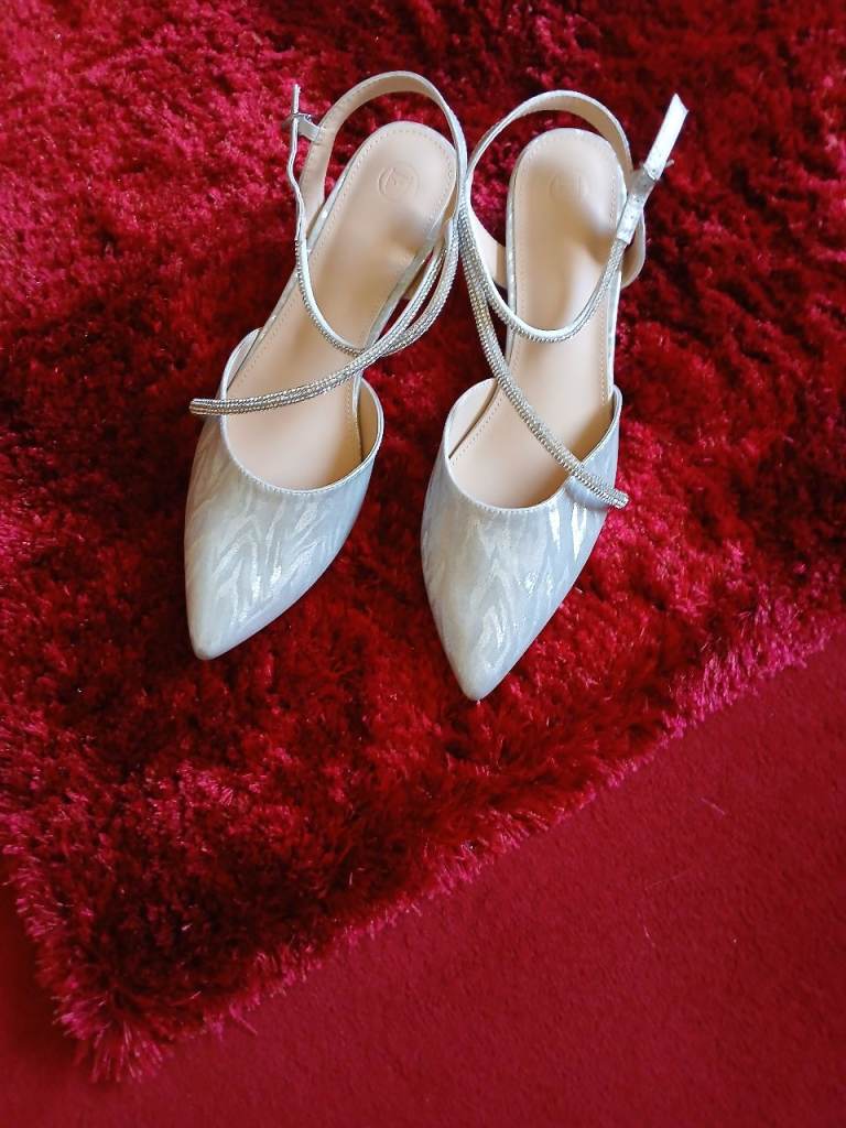 Silver Pointed Toe kitten heel with Ankle Strap - As Good As New