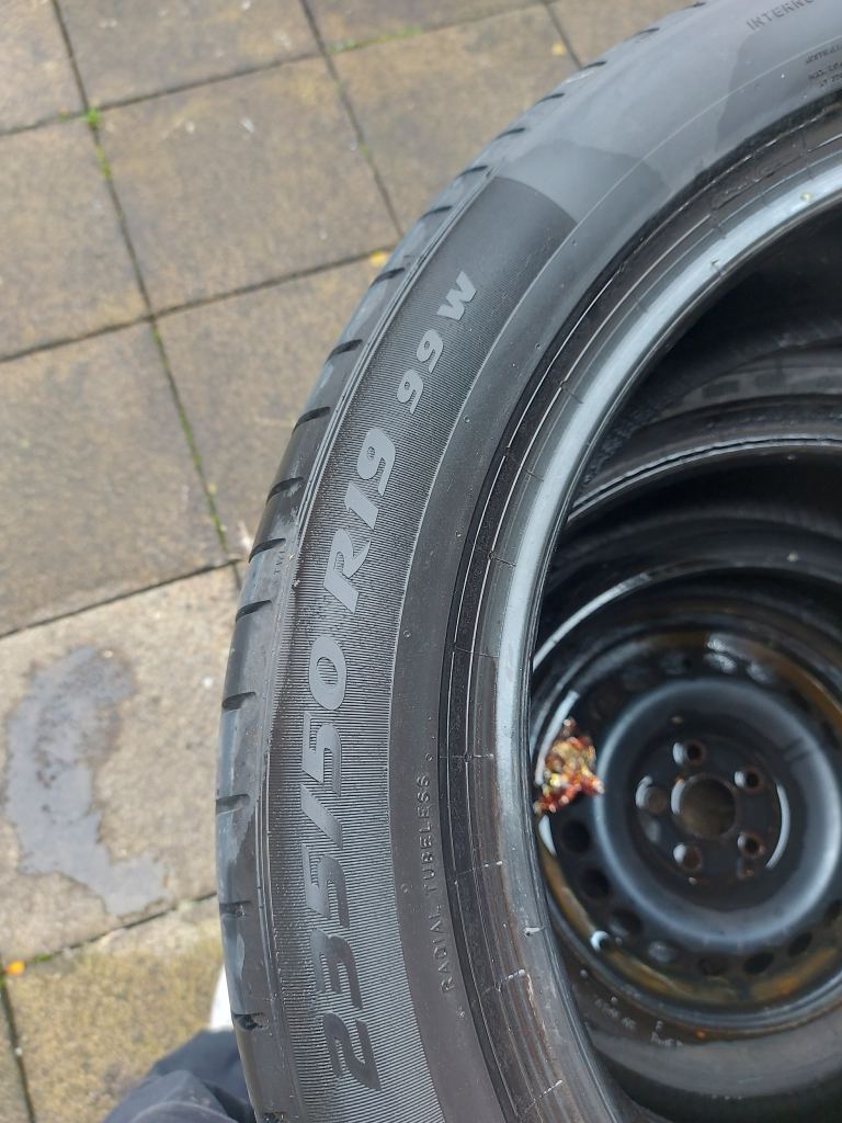 4 x pirelli p zero tyres.