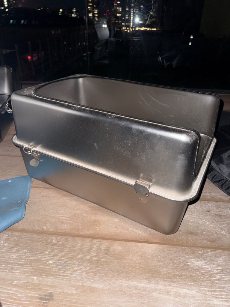 Stainless steel litter box 