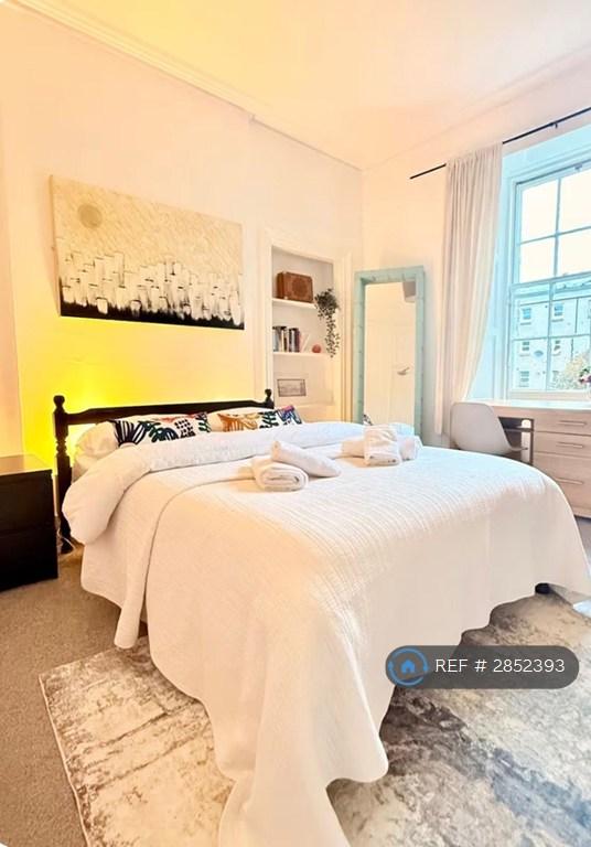 4 bedroom flat in Montague Street, Edinburgh, EH8 (4 bed) (#2852393)