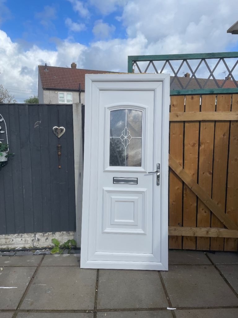 White uPVC Front Door with Glass Panel – Good Condition