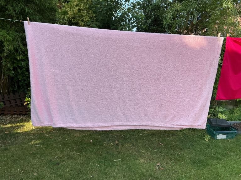FREE - Pink fluffy double  set of bedding - Good Condition