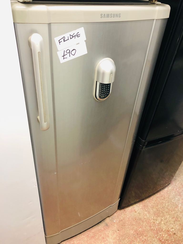 🚚 Samsung fridge with ice box and water dispenser £90