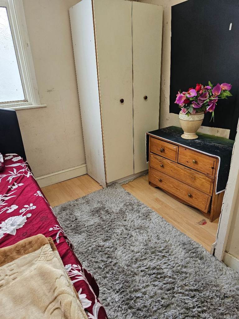 Looking Tenant For Single Room Available On Strone Road Off Green Street Forest Gate