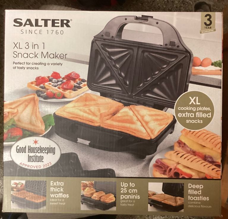 Snack Maker Xl 3 in 1. waffles, toasted sandwiches and paninis at home with this Salter 3 in 1